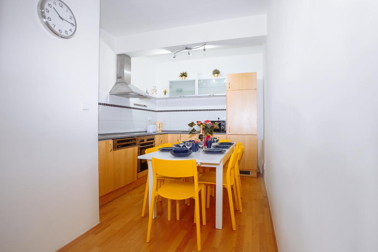 Beautiful Apartment In Central Residence Прага Екстериор снимка