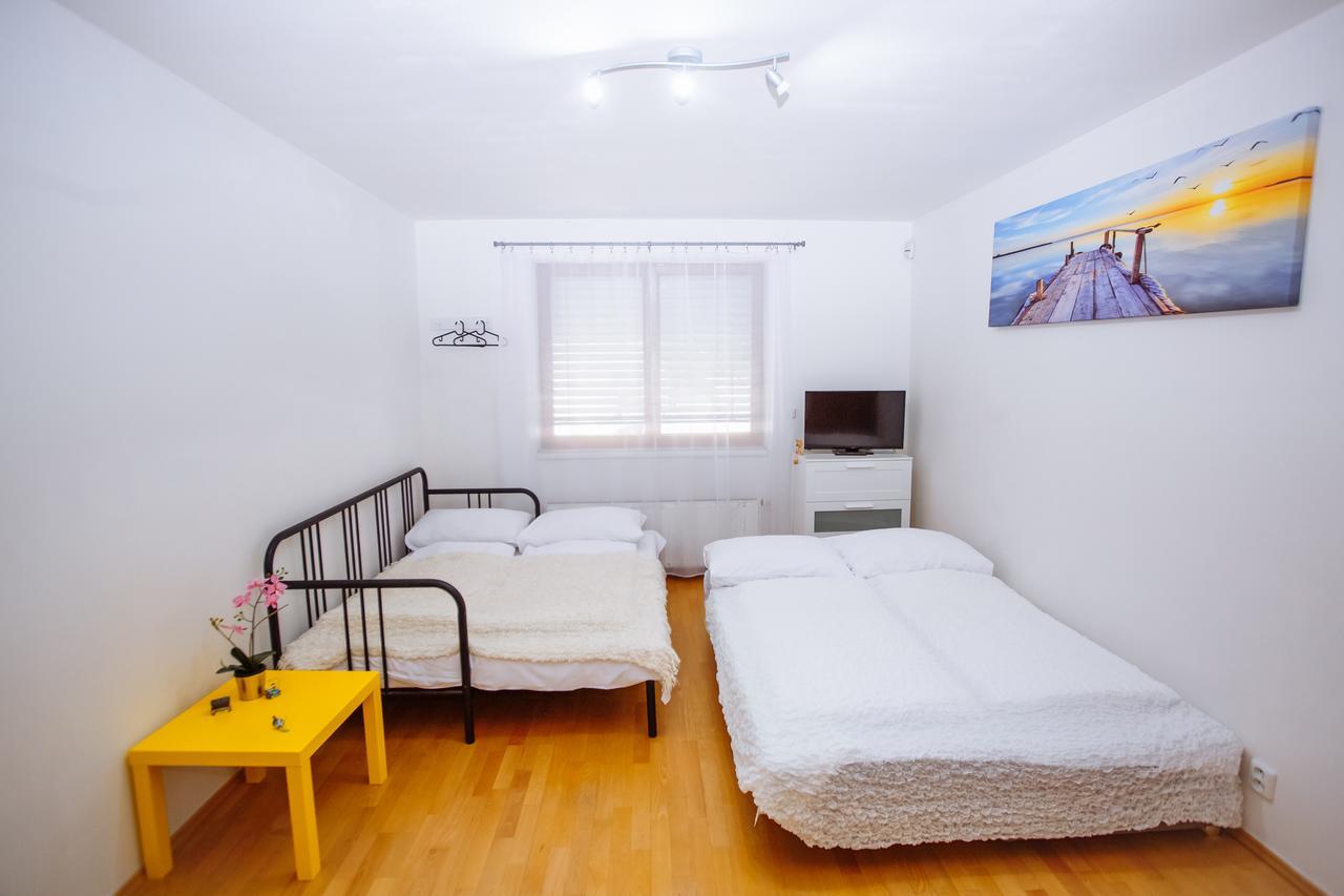 Beautiful Apartment In Central Residence Прага Екстериор снимка