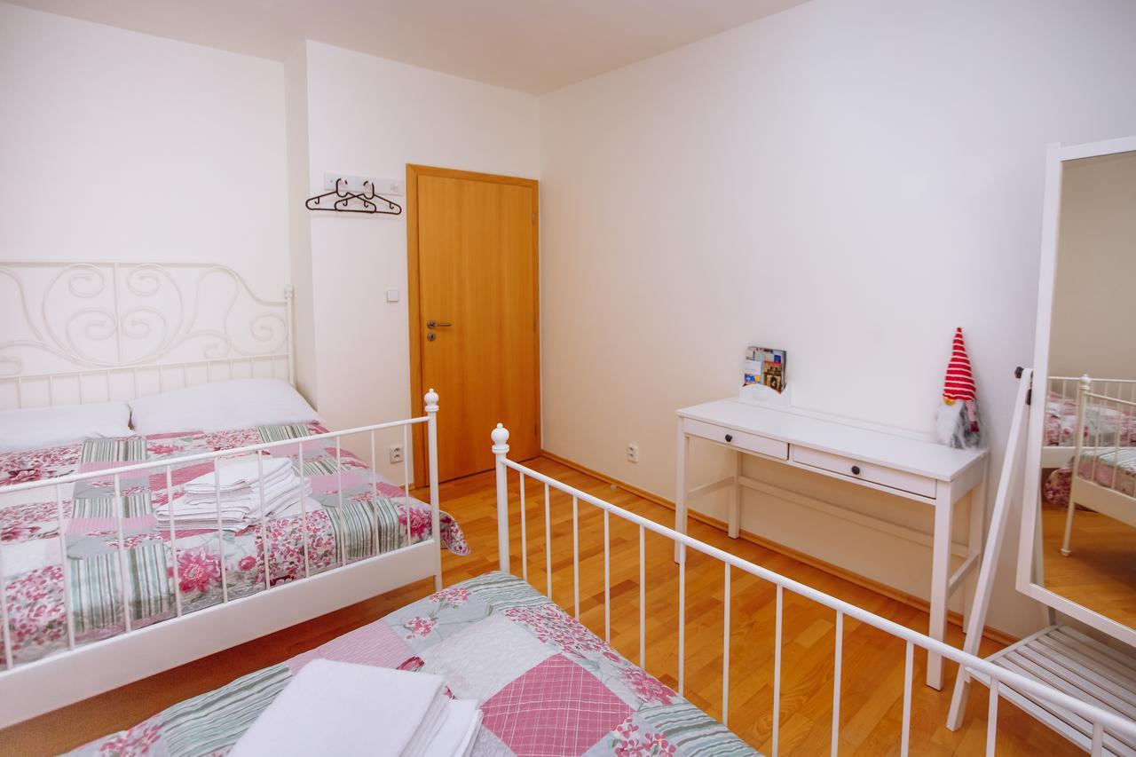 Beautiful Apartment In Central Residence Прага Екстериор снимка