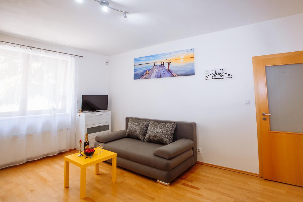 Beautiful Apartment In Central Residence Прага Екстериор снимка