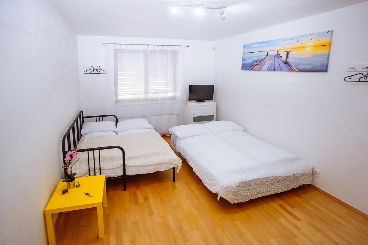 Beautiful Apartment In Central Residence Прага Екстериор снимка