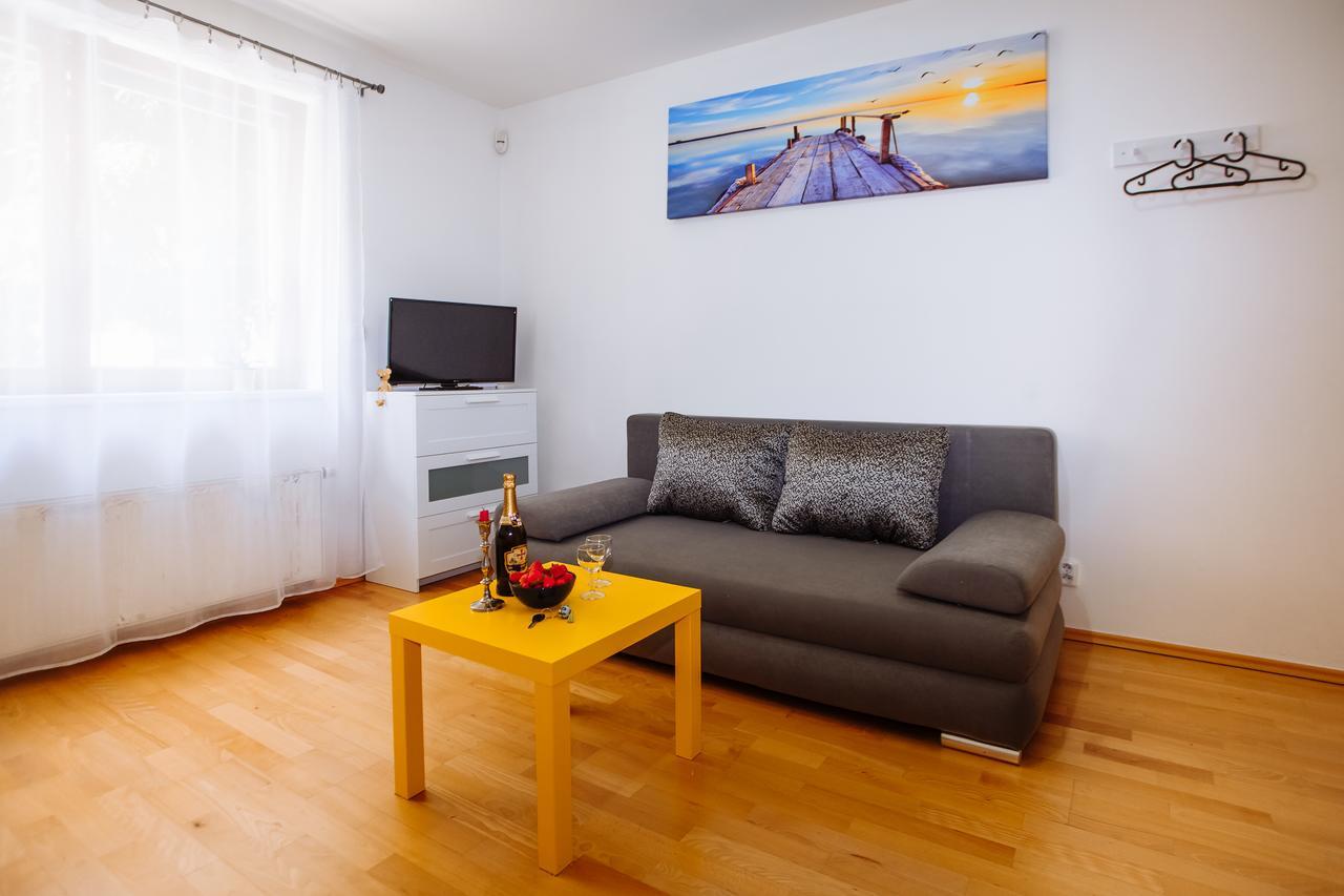 Beautiful Apartment In Central Residence Прага Екстериор снимка