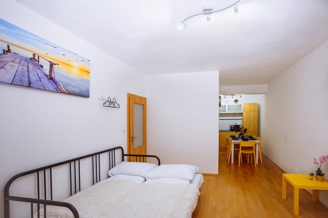 Beautiful Apartment In Central Residence Прага Екстериор снимка
